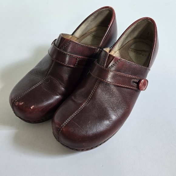 DANSKO Red Cabrio Leather Button Strap Mule Clog Shoes Woman's Size EU 39 US 8.5 - Picture 1 of 8